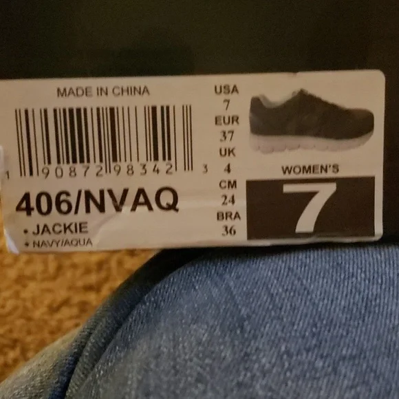 Sketcher's safety shoes size 7 - Picture 4 of 5